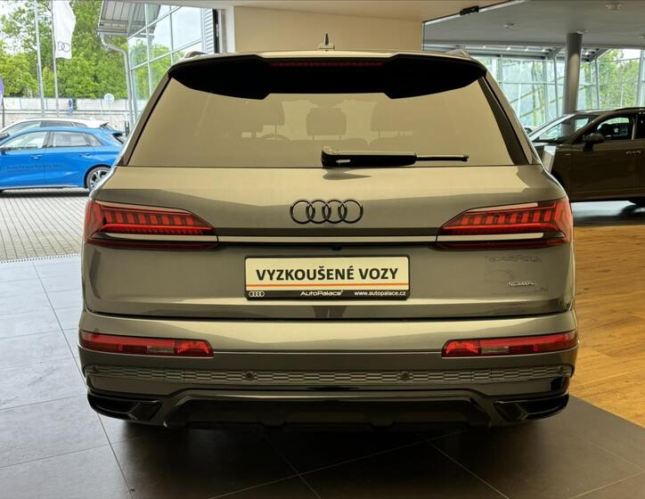 Audi Q7 5