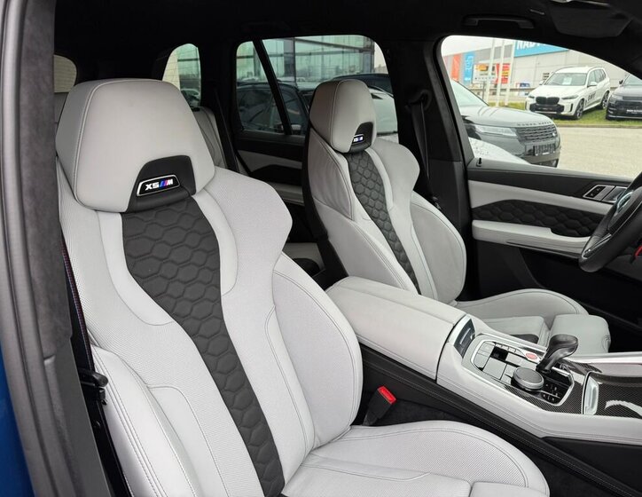 BMW X5 SUV / Terénní 4,4 l 460 kw