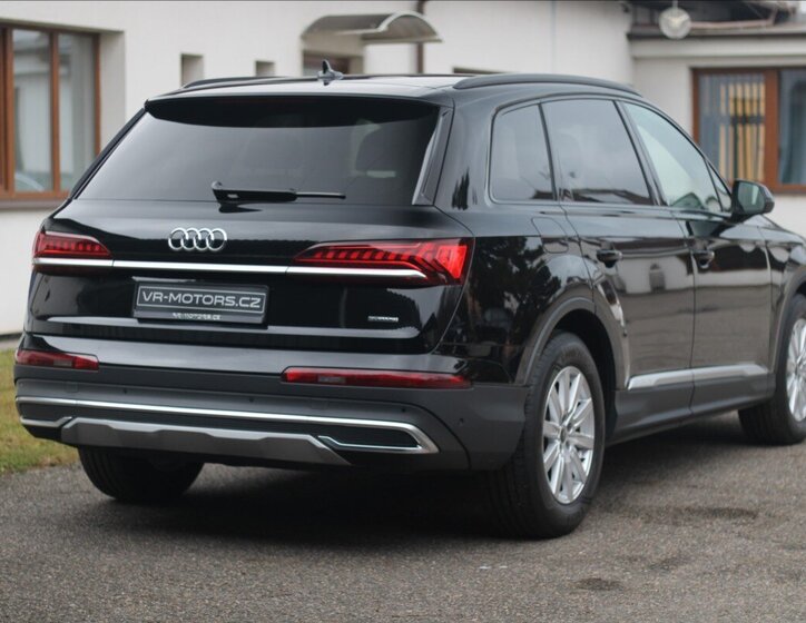 Audi Q7 4