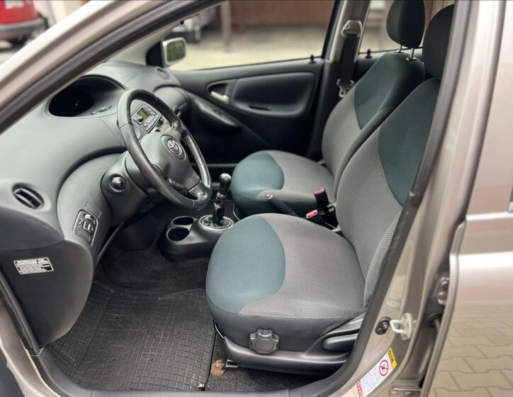 Toyota Yaris 10