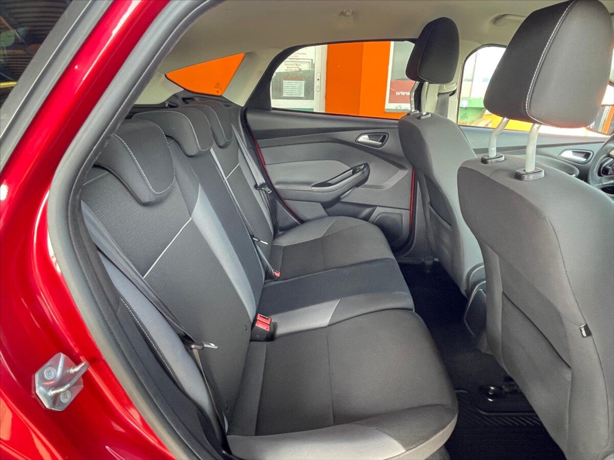 Ford Focus Hatchback 998,0 92 kw