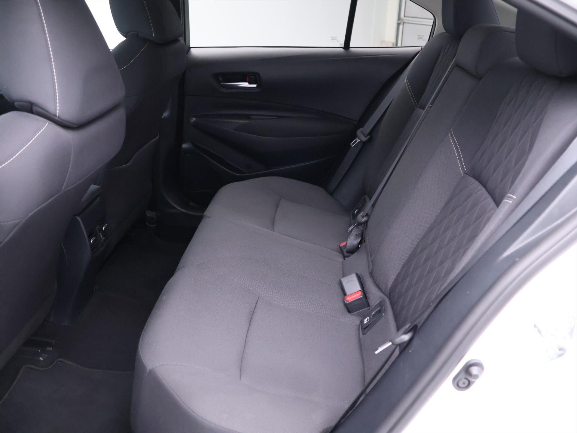 Toyota Corolla Sedan / Limuzína 1,5 l 92 kw