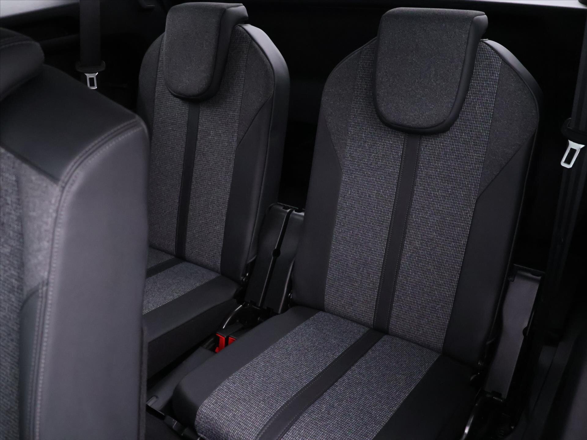 Peugeot 5008 SUV 1,2 l 96 kw