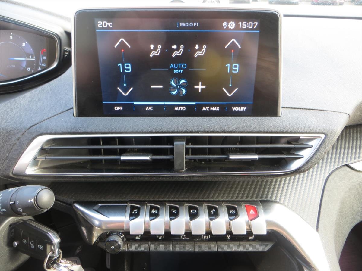 Peugeot 3008 SUV / Terénní 1,5 l 96 kw