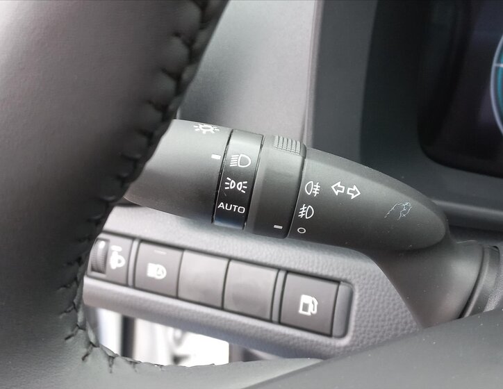 Toyota C-HR CUV 1,8 l 72 kw