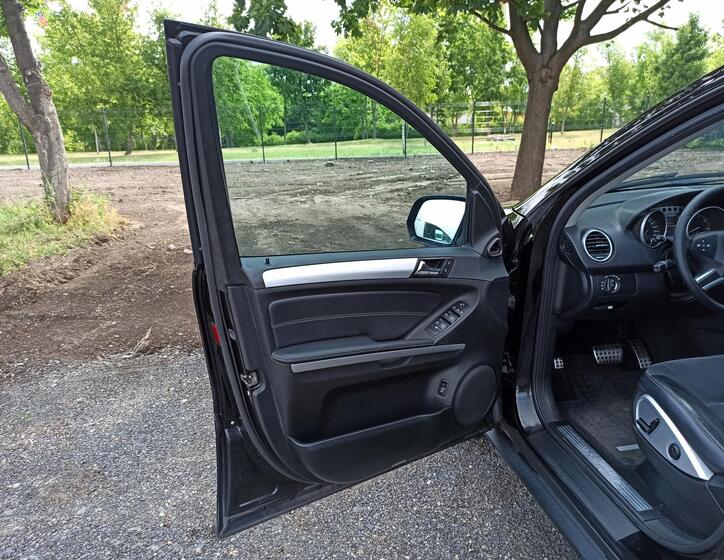 Mercedes-Benz Třídy M 24