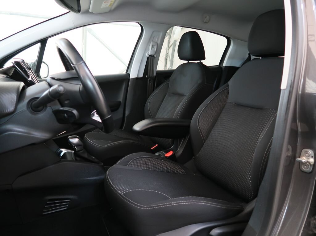 Peugeot 208 Hatchback 1,2 l 61 kw