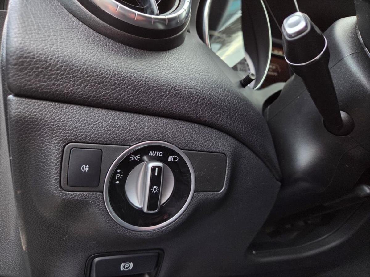 Mercedes-Benz CLA Sedan 1,8 l 100 kw