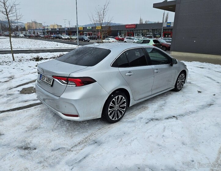 Toyota Corolla Sedan 1,6 l 97 kw