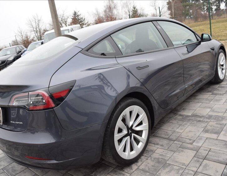 Tesla Model 3 Sedan 0,0 366 kw