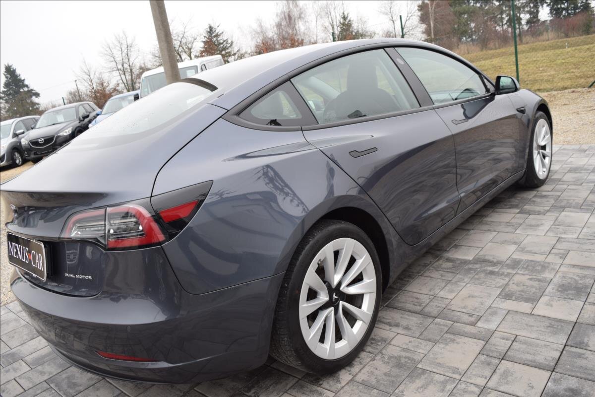Tesla Model 3 Sedan 0,0 366 kw