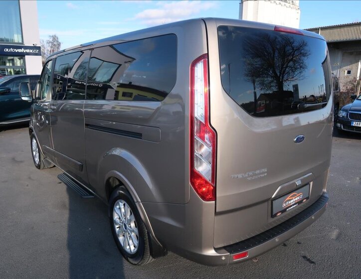 Ford Tourneo Custom 4