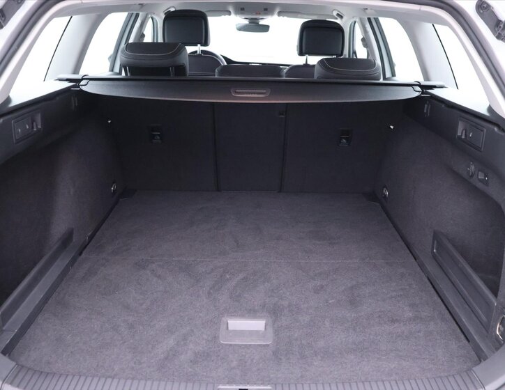 Volkswagen Passat Kombi 2,0 l 206 kw