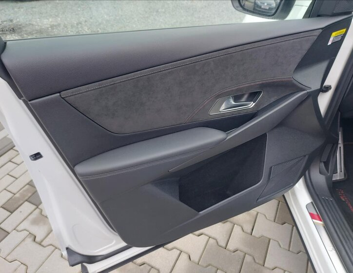 DS Automobiles DS7 Crossback SUV / Terénní 1,6 l 133 kw