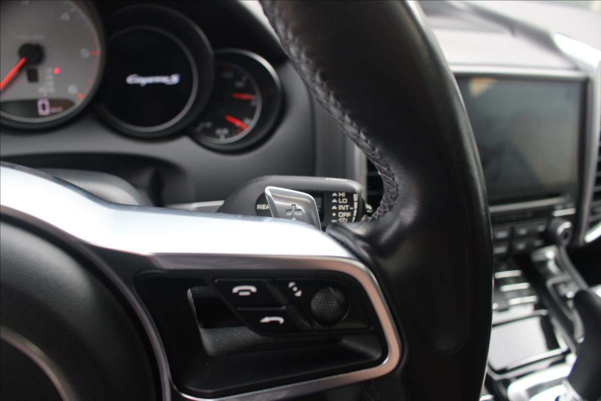 Porsche Cayenne SUV 4,1 l 283 kw
