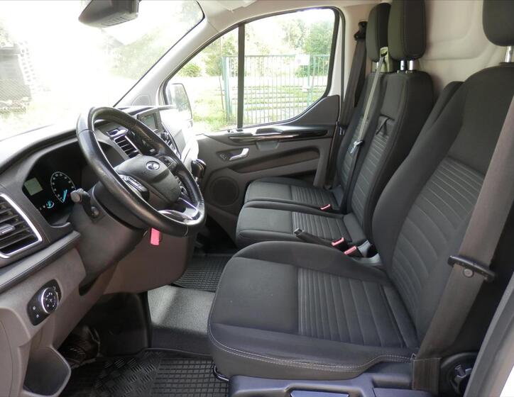 Ford Transit Custom 11