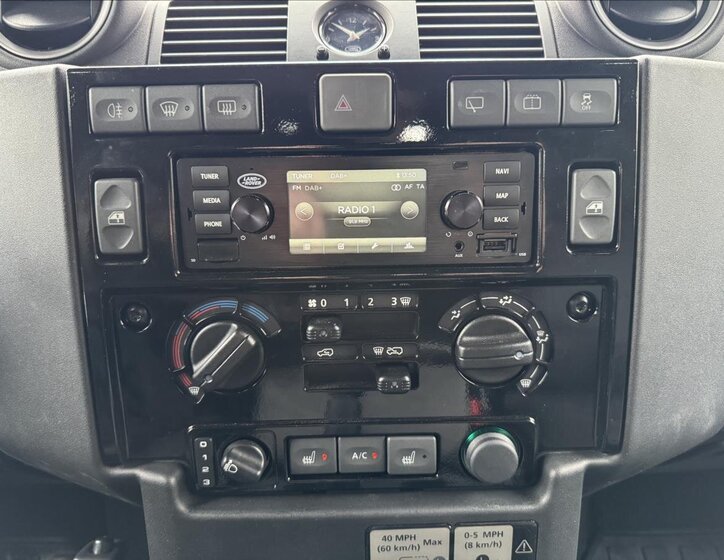 Land Rover Defender Skříň 2,2 l 90 kw