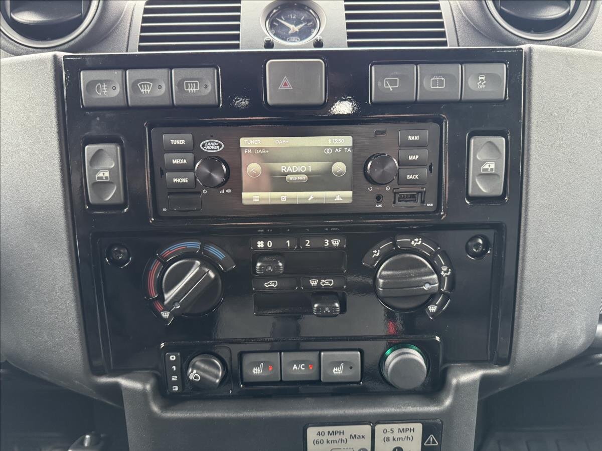 Land Rover Defender Skříň 2,2 l 90 kw