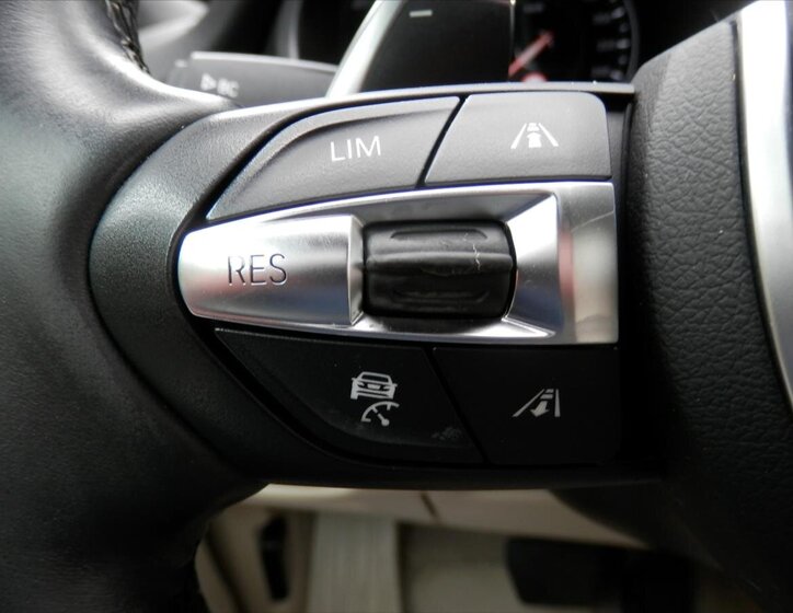 BMW X5 Kombi 3,0 l 190 kw