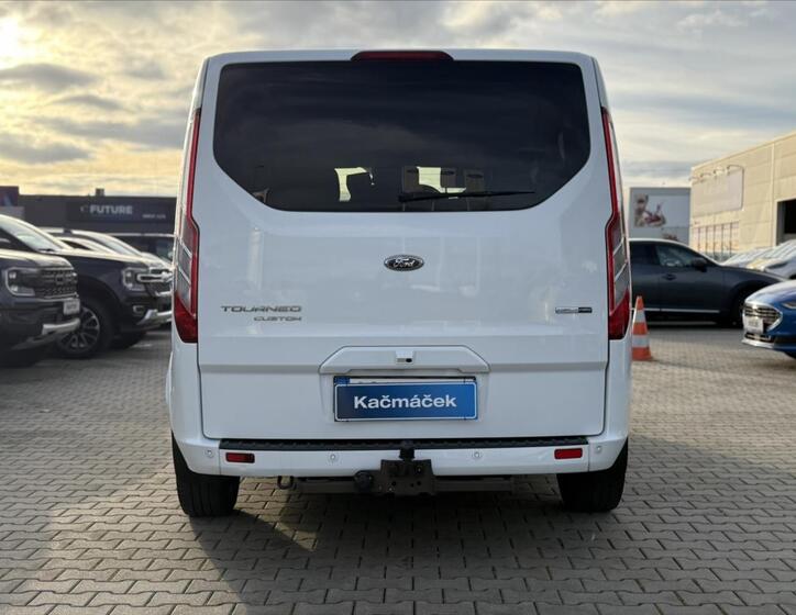 Ford Tourneo Custom 4