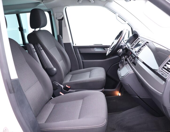 Volkswagen California 11