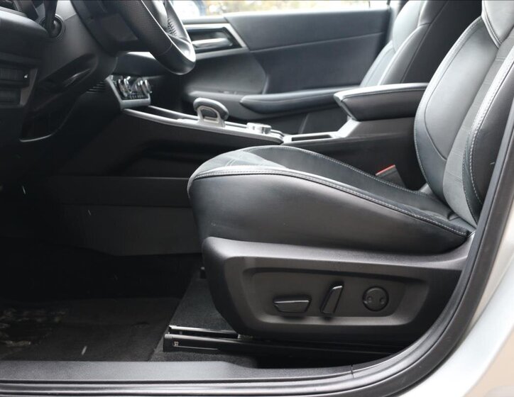 Mitsubishi Outlander 24