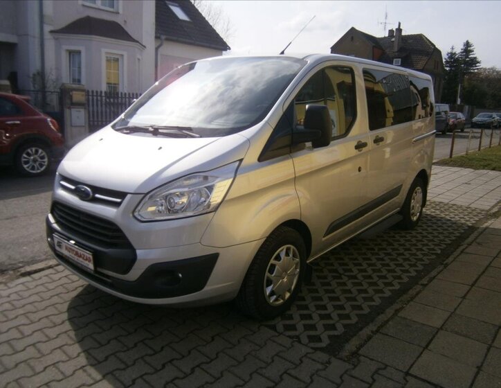 Ford Tourneo Custom Kombi 2,0 l 96 kw