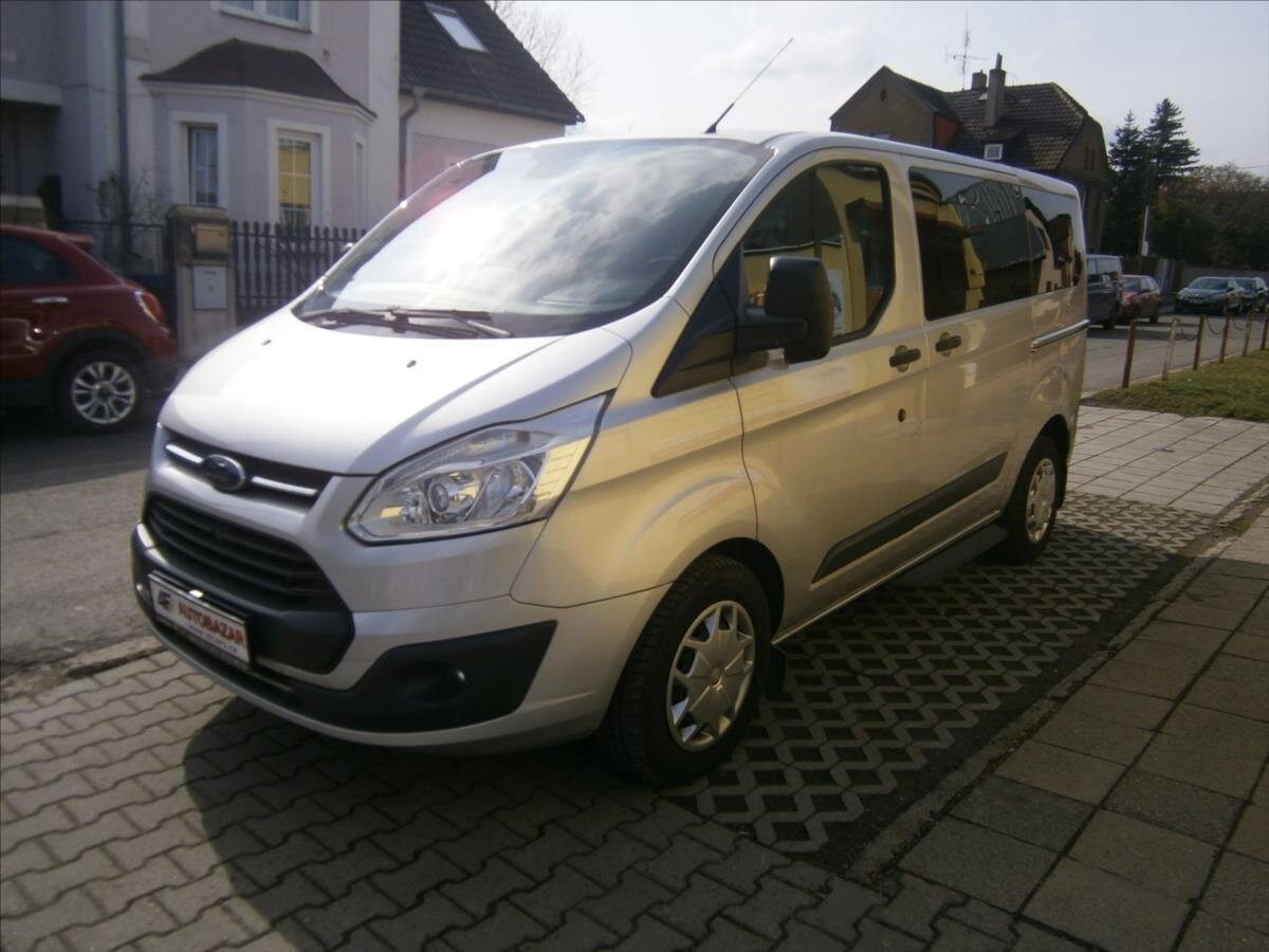 Ford Tourneo Custom Kombi 2,0 l 96 kw