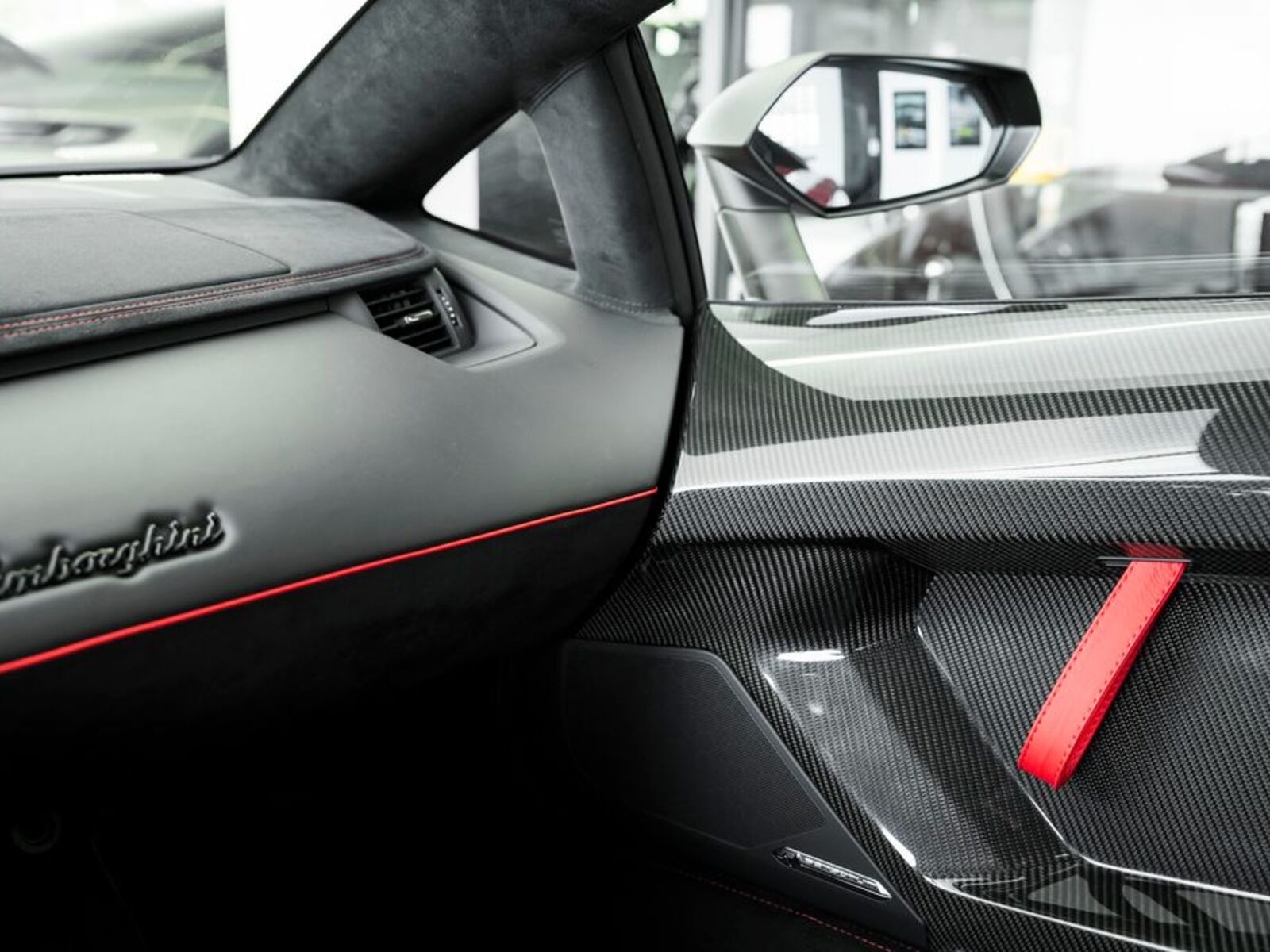 Lamborghini Aventador 34