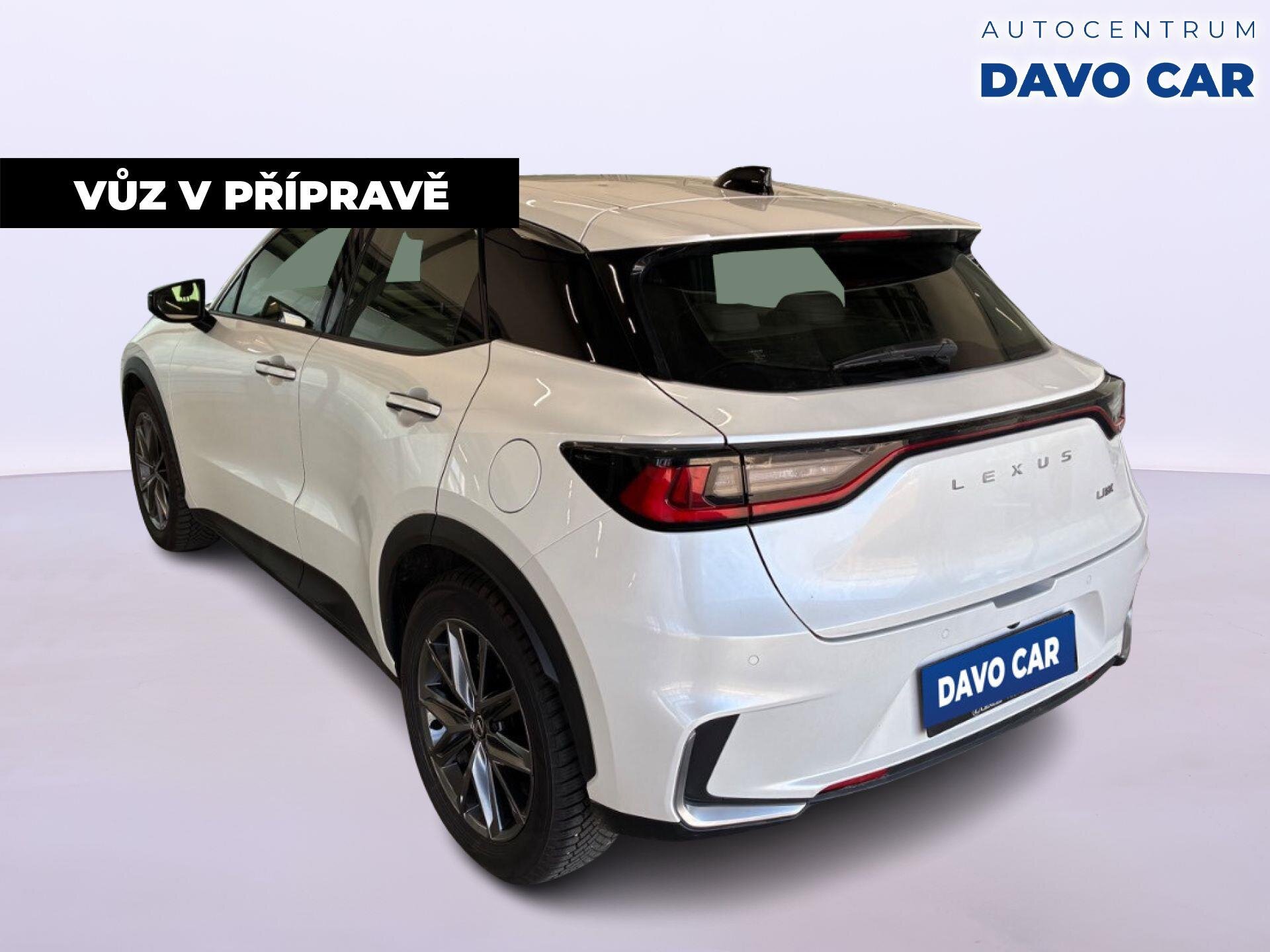 Lexus LBX SUV / Terénní 1,5 l 100 kw
