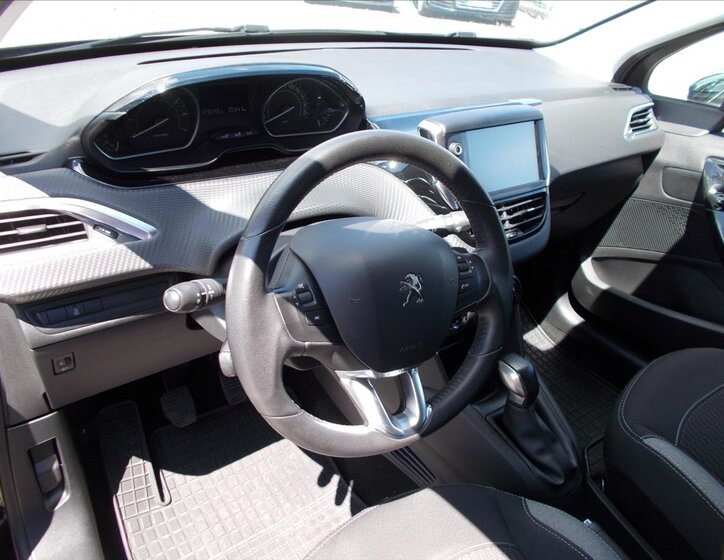 Peugeot 208 Hatchback 1,2 l 60 kw
