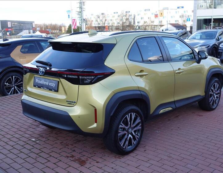 Toyota Yaris Cross 4