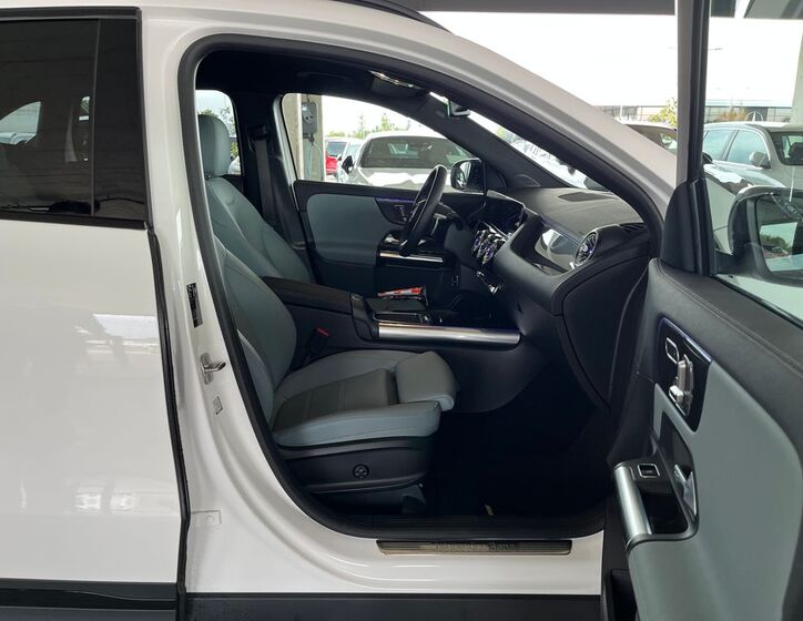 Mercedes-Benz GLA 17