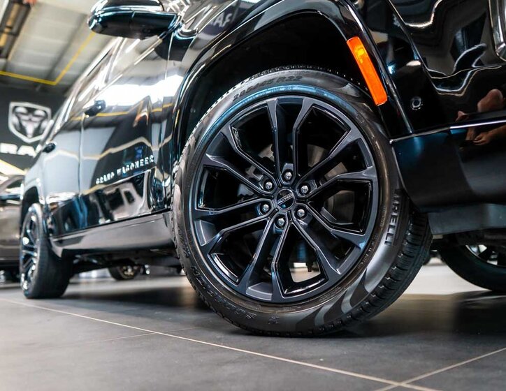 Jeep Grand Wagoneer SUV 6,4 l 351 kw