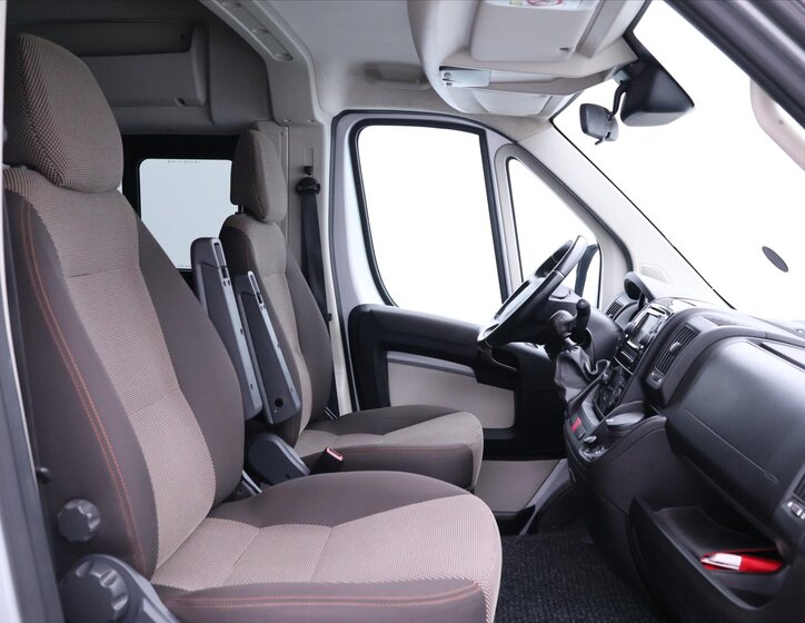 Citroën Jumper Kombi 2,0 l 120 kw