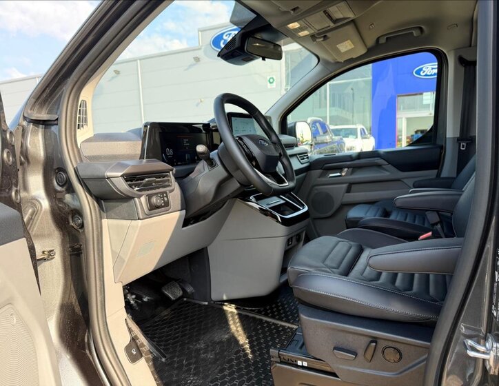 Ford Tourneo Custom 23