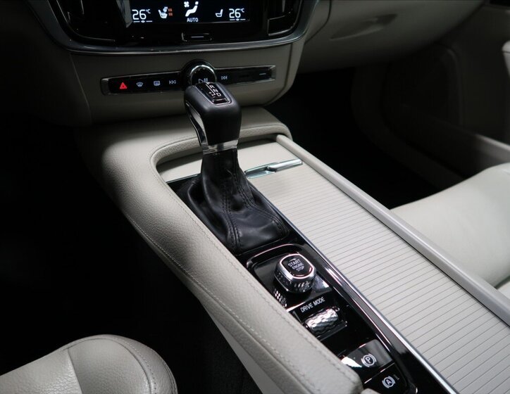 Volvo S90 Sedan / Limuzína 2,0 l 173 kw