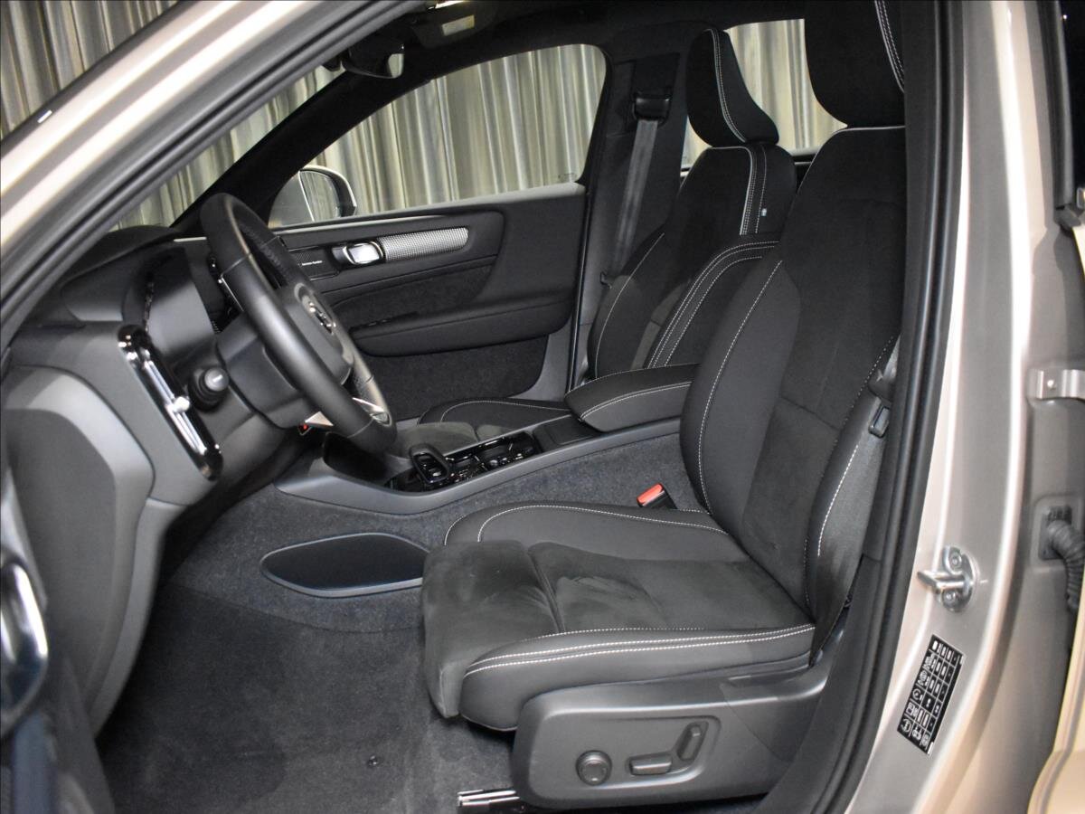Volvo XC40 SUV / Terénní 2,0 l 145 kw