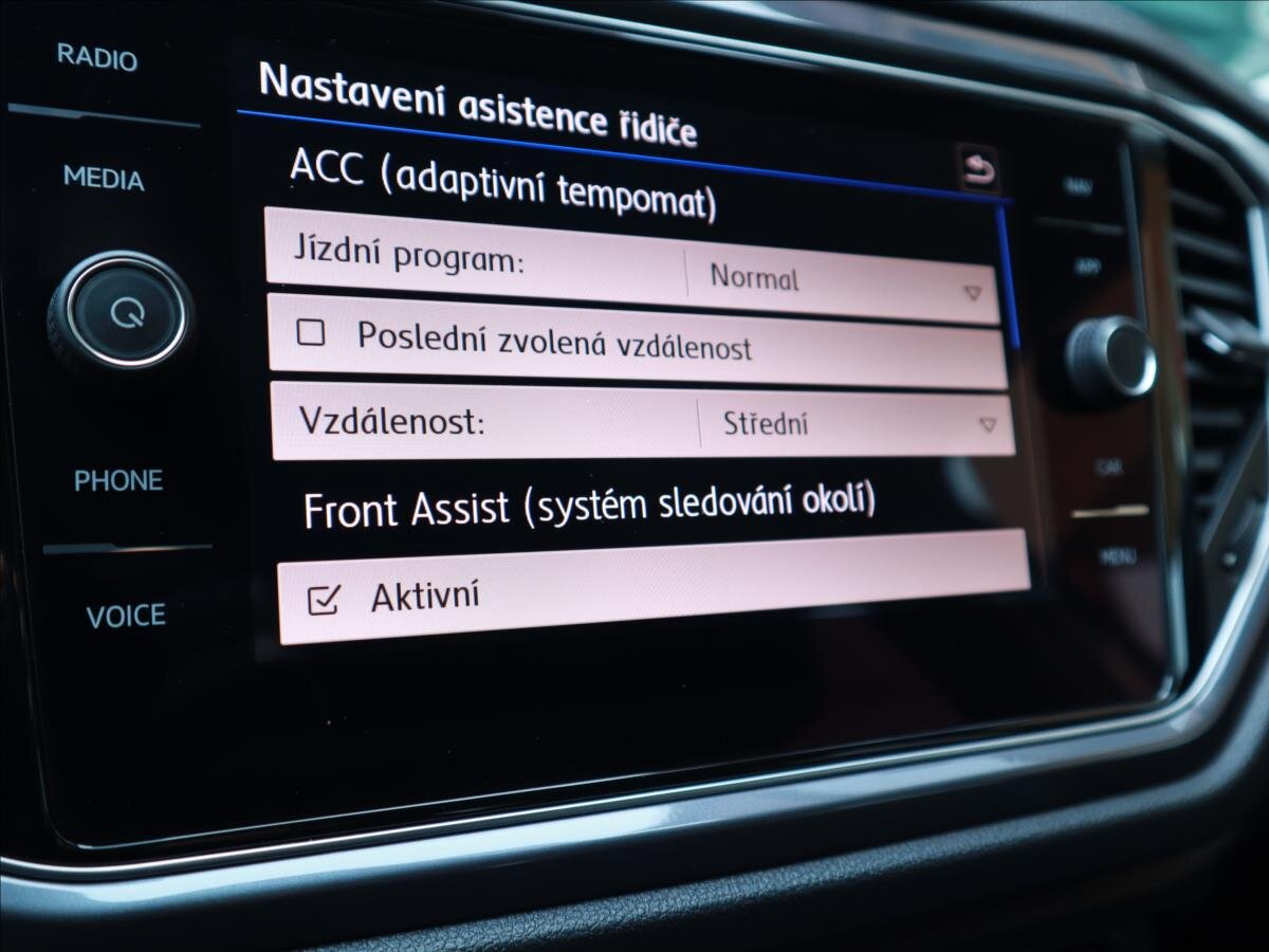 Volkswagen T-Roc CUV / Crossover 1,5 l 110 kw