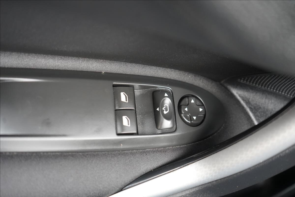 DS Automobiles DS4 Hatchback 1,6 l 88 kw