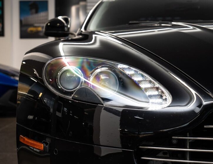 Aston Martin Vantage 17