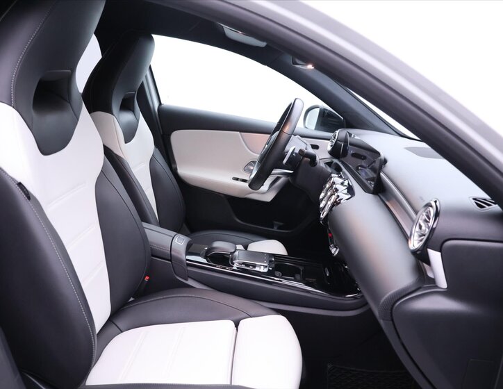 Mercedes-Benz Třídy A Hatchback 1,3 l 120 kw