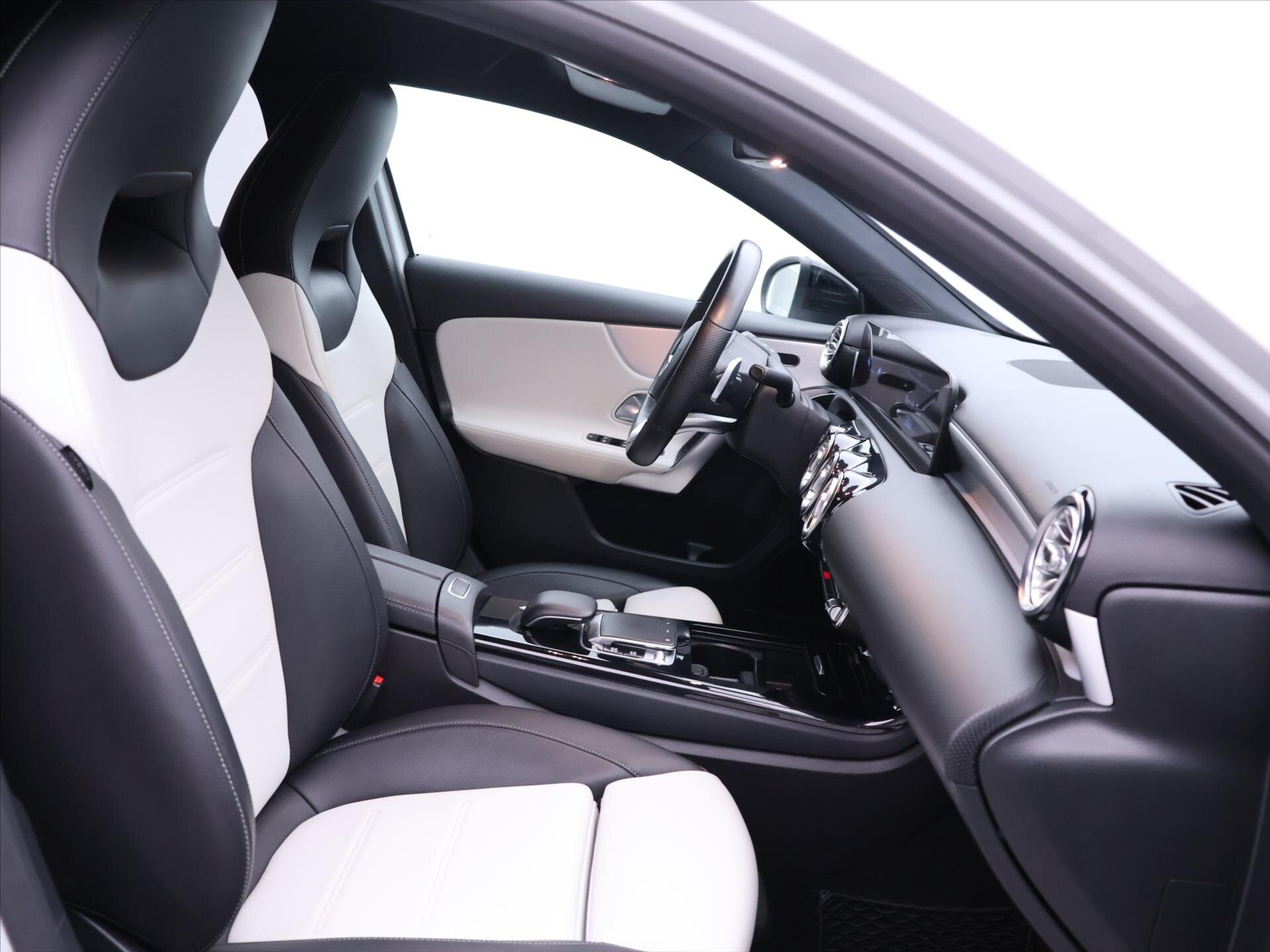 Mercedes-Benz Třídy A Hatchback 1,3 l 120 kw