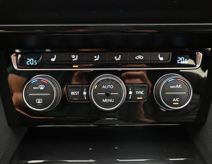 Volkswagen Passat Kombi 1,5 l 110 kw