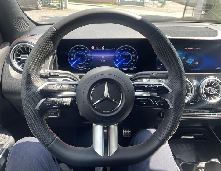 Mercedes-Benz EQB 10