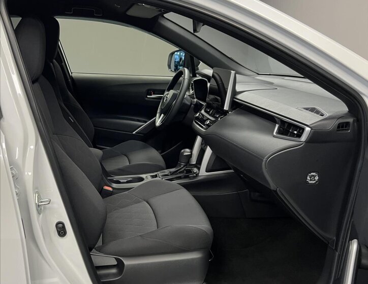 Toyota Corolla Cross 9