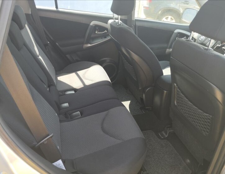 Toyota RAV4 SUV 2,2 l 100 kw