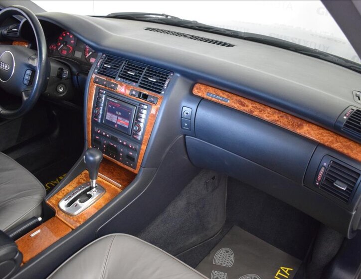 Audi S8 Sedan 4,2 l 265 kw