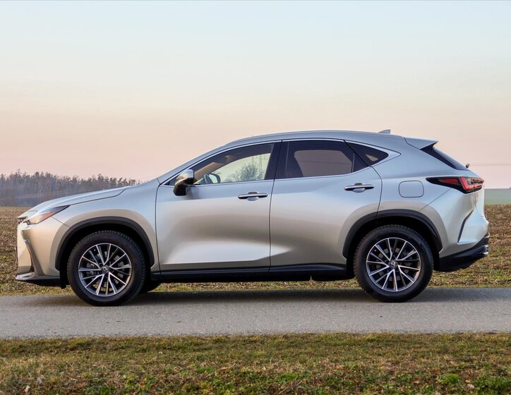 Lexus NX 450h plus SUV / Terénní 2,5 l 136 kw