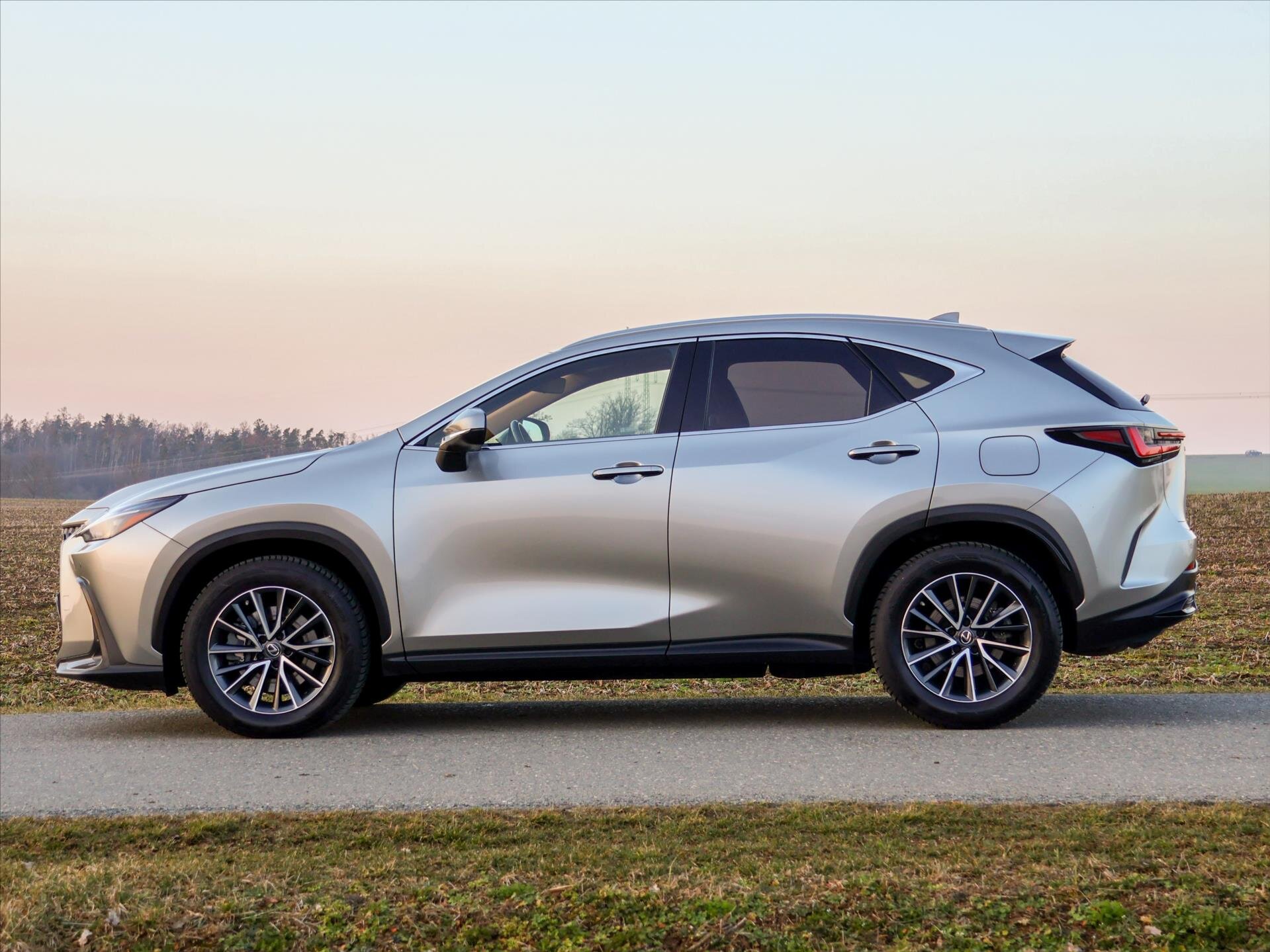 Lexus NX 450h plus SUV / Terénní 2,5 l 136 kw